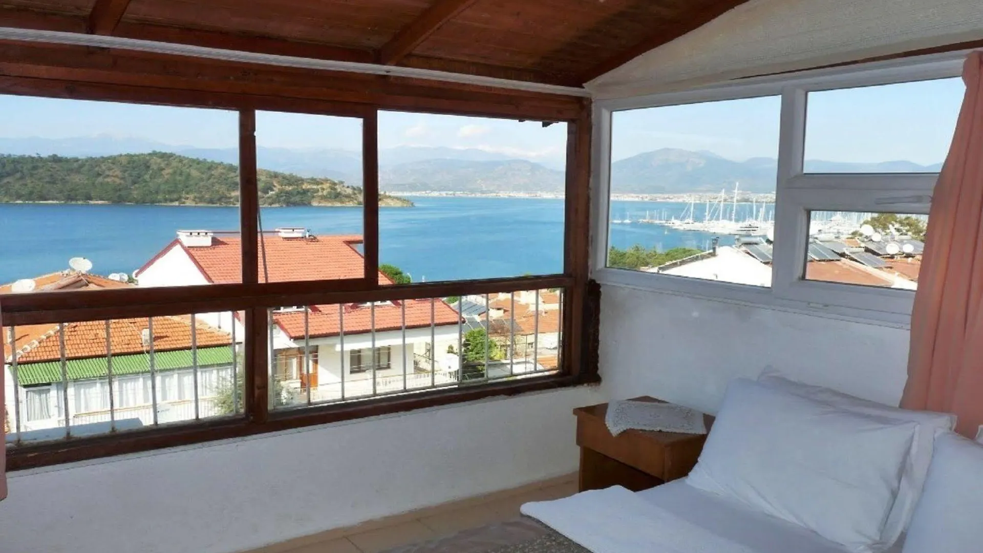 Ferah Hostel Monica'S Place Fethiye